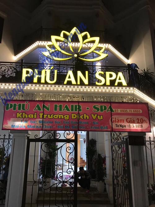 Thi công biển mica chữ nổi gắn đèn led cho Phú An SPA