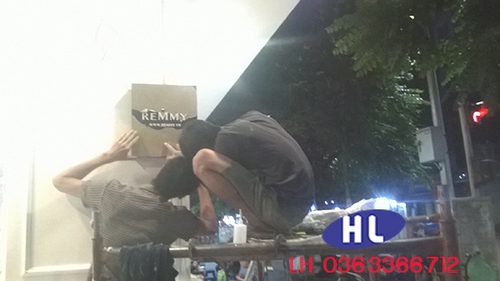 Thi công biển quảng cáo cho REMMY tại Phố Huế