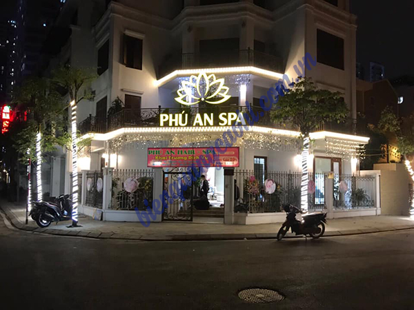 bien mica chu noi gan den led cho phu an spa 2