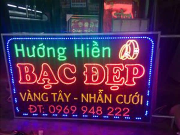 biển vẫy đèn led