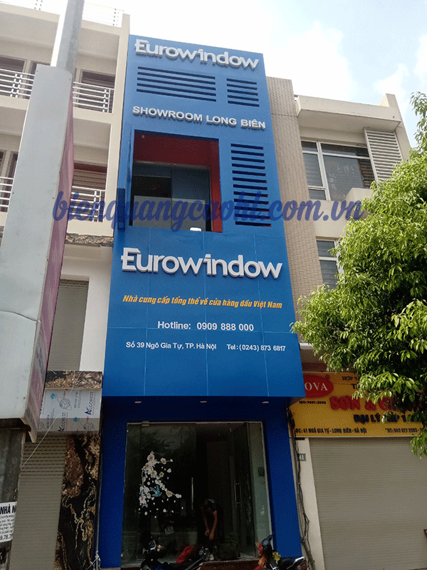 thi-cong-bien-den-led-chu-mica-hat-sang-cho-showrrom-Eurowindow-2
