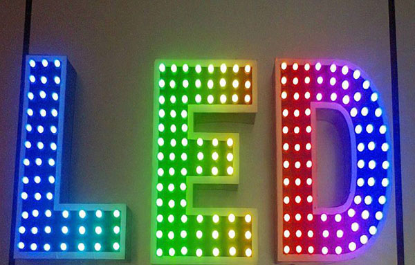 Tìm hiểu các loại đèn led làm biển quảng cáo phổ biến nhất hiện nay 