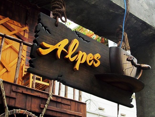 biển hiệu quán cafe bằng gỗ