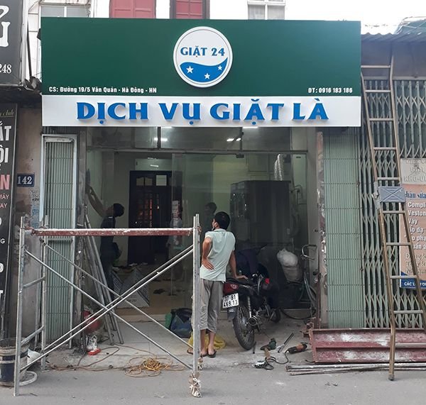 biển quảng cáo giặt là
