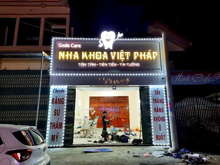 biển quảng cáo nha khoa