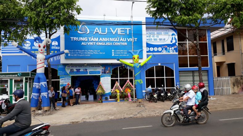 biển hiệu trung tâm tiếng anh
