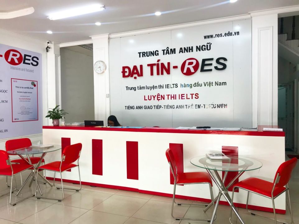 biển quảng cáo trung tâm tiếng anh