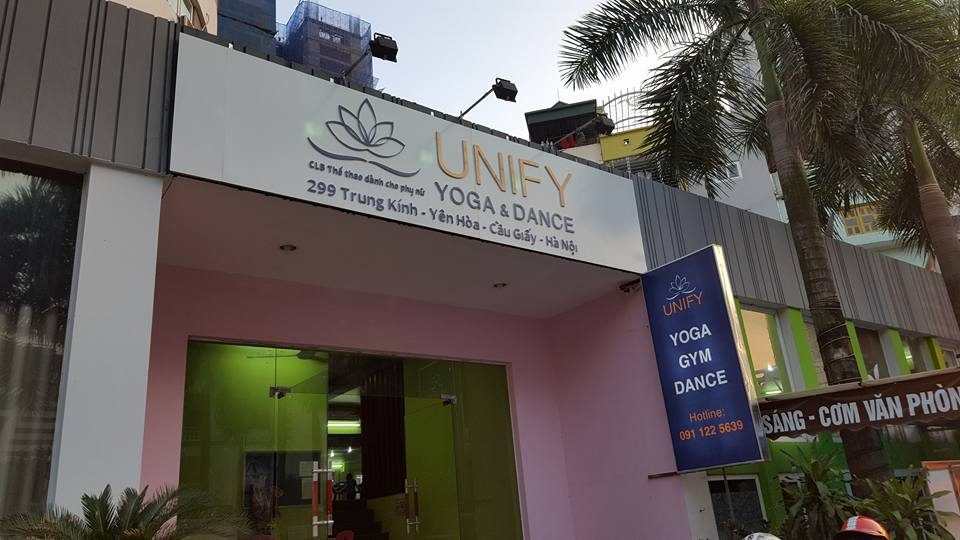 biểu hiệu phòng tập yoga